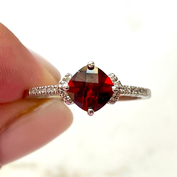 BRAND NEW Garnet Diamond Ring, 10k White Gold, Sz 7 - Picture 7 of 11